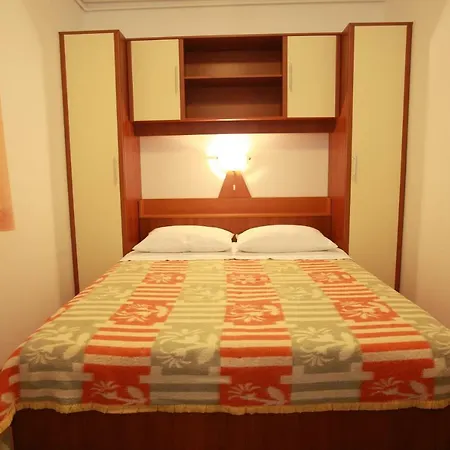 Guest house & Jagoda Baska (Krk)